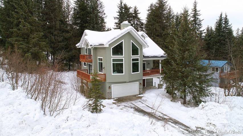 Vacation rental for 12 people, with hot tub and balcony in Anchorage