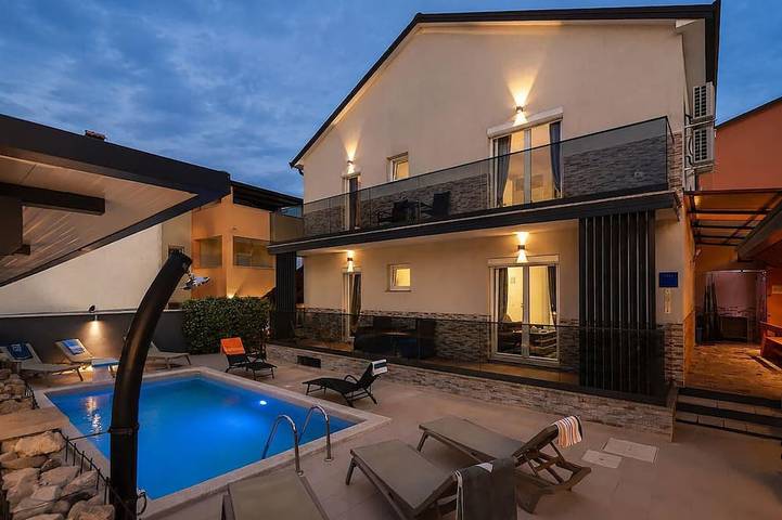 Ferienhaus für 8 Personen, mit Terrasse und Balkon/Terrasse - 1