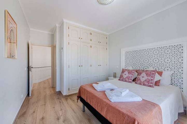 Villa 4 Schlafzimmer Pool / Klimaanlage Galé Abf in Guia, Faro Distrikt
