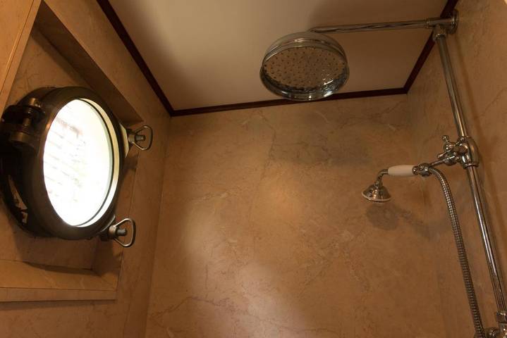 Bateau pour 2 personnes, avec jardin et vue, animaux acceptés dans Groningue - 3