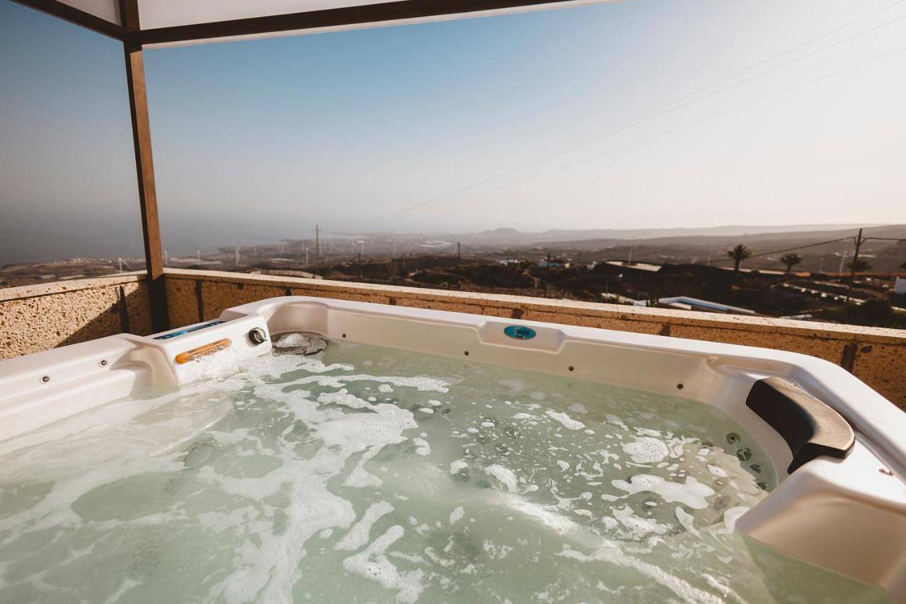 Villa Lamar Luxury Villa with Private Pool and Jacuzzi in Cruz del Roque, Fasnia
