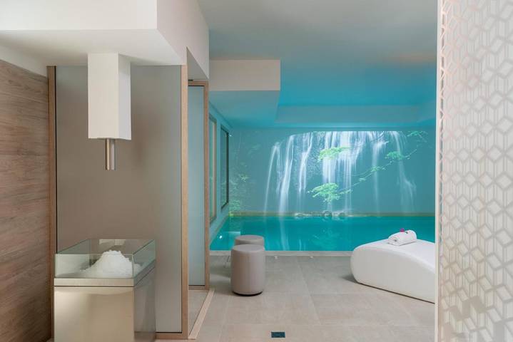 Hôtel pour 2 personnes, avec sauna ainsi que piscine et terrasse