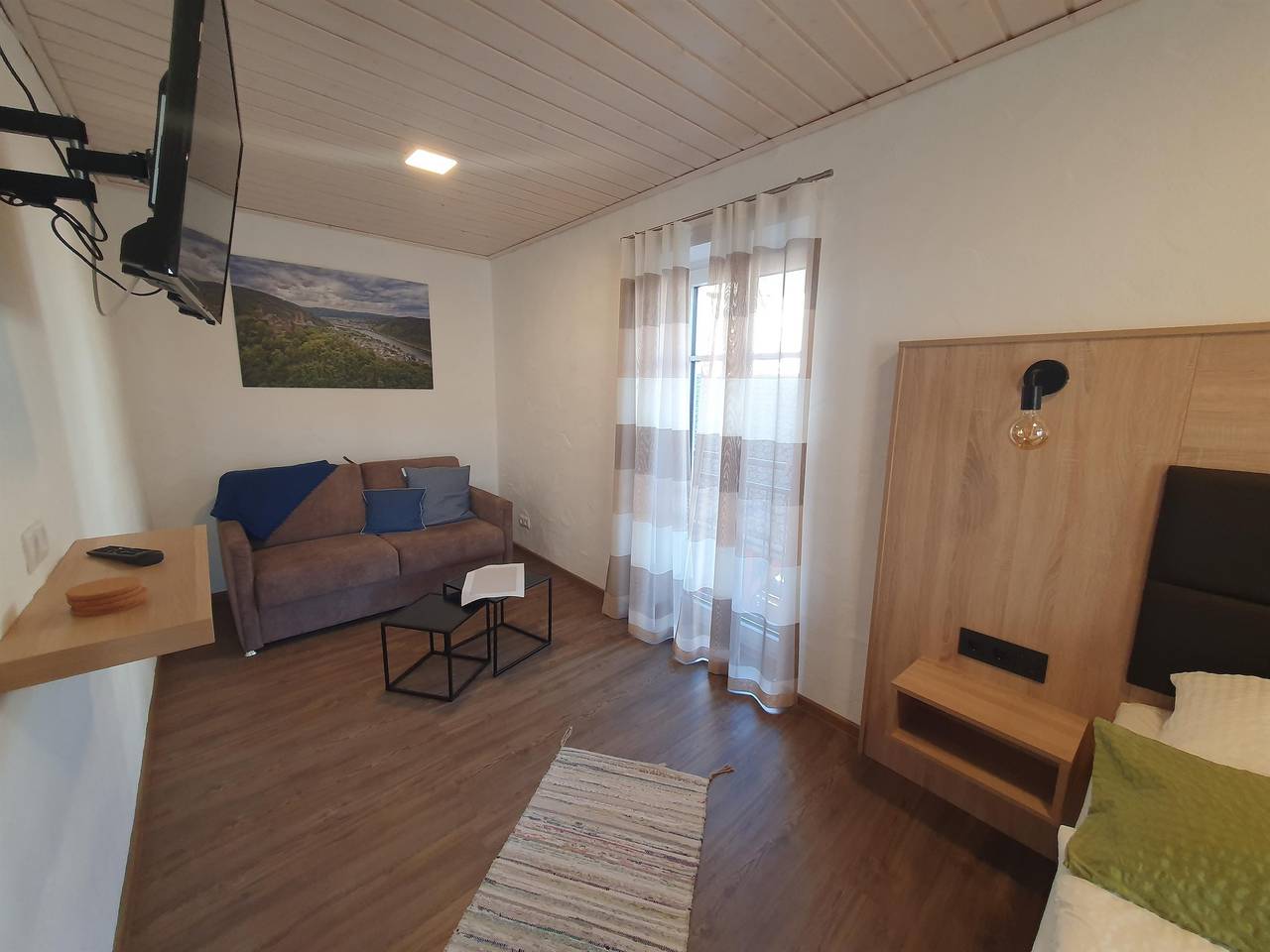 Familienzimmer "Burgberg" mit Balkon in Alken, Osteifel