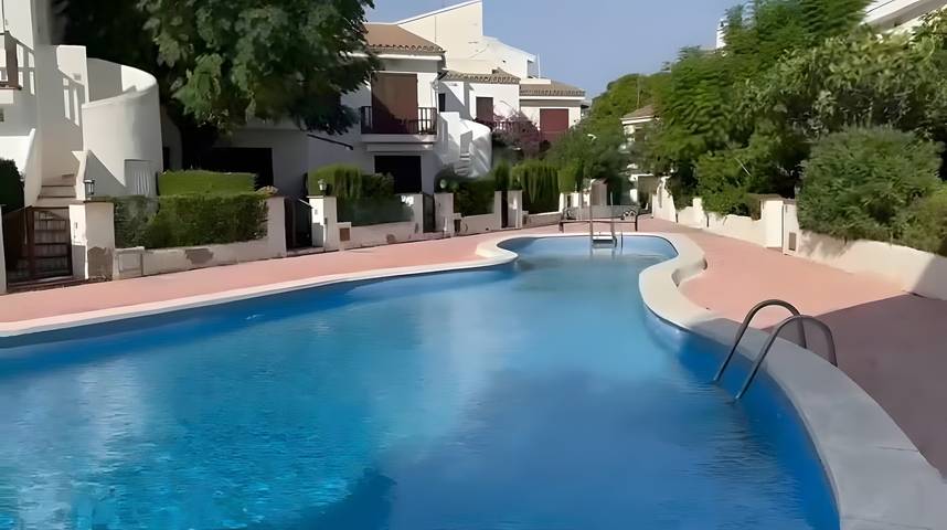 Apartamento entero, Apartamento 'Casita Blanca Frente al Mar' con vistas al mar, piscina , Aire Acondicionado y Wi-Fi in Cala dels Vienesos (Miami Playa), Miami Playa