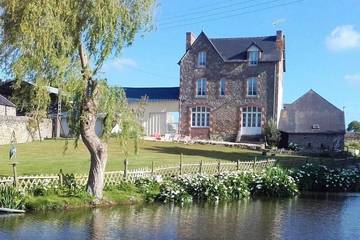 Gîte pour 7 personnes, avec terrasse et jardin à Créhen