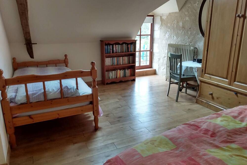 Maison modernisée d'une chambre au coeur de la campagne tourangelle in Charnizay, Région de Loches