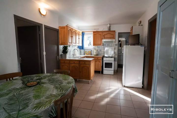 Location de vacances pour 6 personnes, avec jardin, animaux acceptés dans Plage de la Farinette - 3