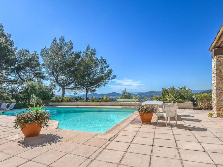 Location de vacances pour 6 personnes, avec jardin à Solliès-Ville - 2