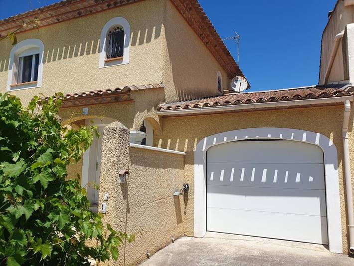 Location de vacances pour 2 personnes, avec Terrasse et Jardin ainsi que Piscine et Vue à Cers - 4