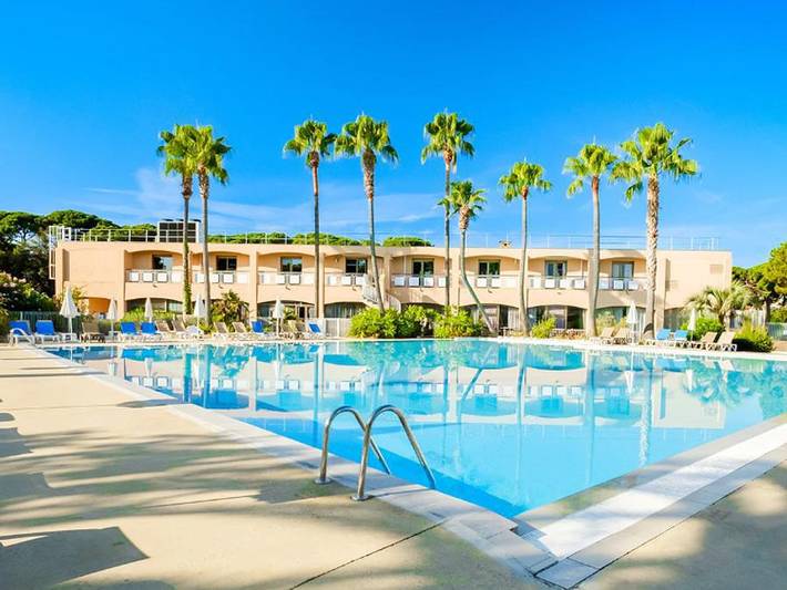 Camping pour 2 personnes, avec Jacuzzi ainsi que Terrasse et Bassin pour enfant