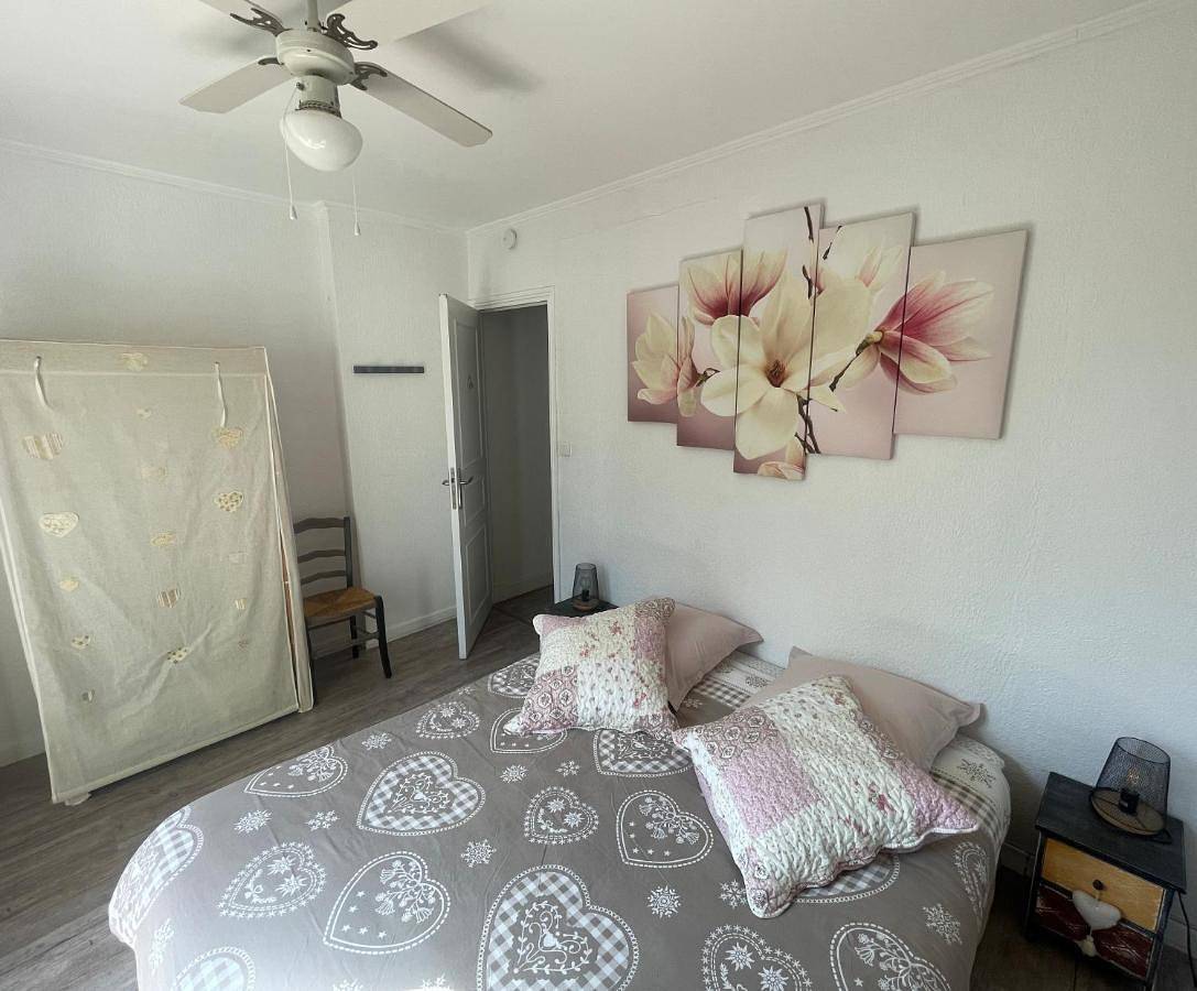 Appartement de vacances entier, Chambre climatisée et salle de bain indépendantes à 200m de la plage de Fabrégas in La Seyne-sur-Mer, Côte méditerranéenne (France)
