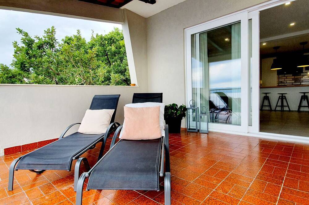 Ganze Wohnung, Beach House Villa Antares, Penthouse apt. A1 in Pisak, Split-Dalmatien