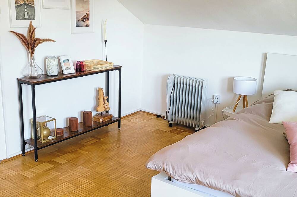 Ganze Wohnung, Dg \"L\" Helle 40m² 2-Zimmer Wohnung nähe Salzburg in Freilassing, Rupertiwinkel