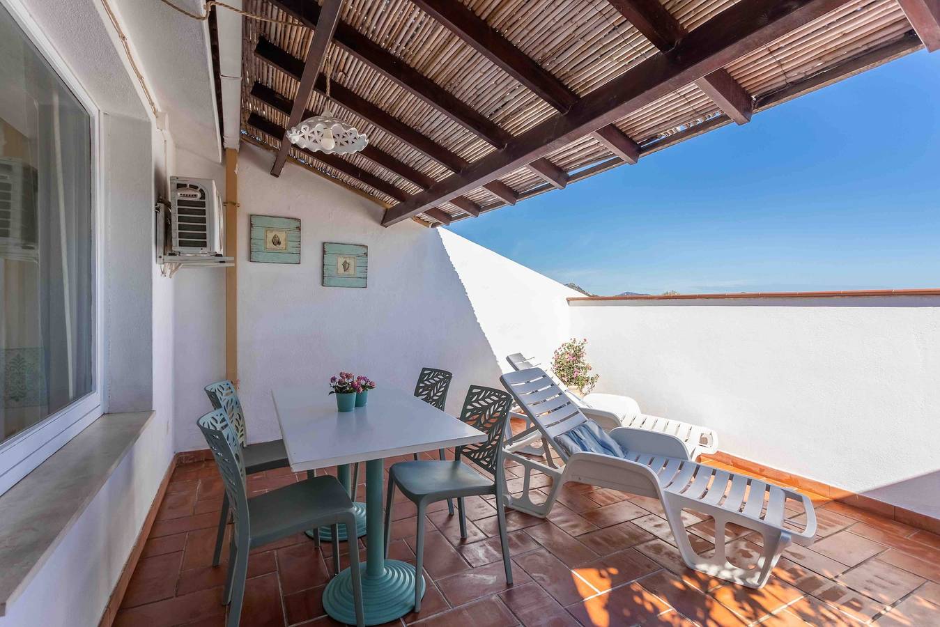 Casa Vacanze 'Love Sant'elmo' con vista mare, Wi-Fi e aria condizionata in Castel Sant'Elmo, Castiadas