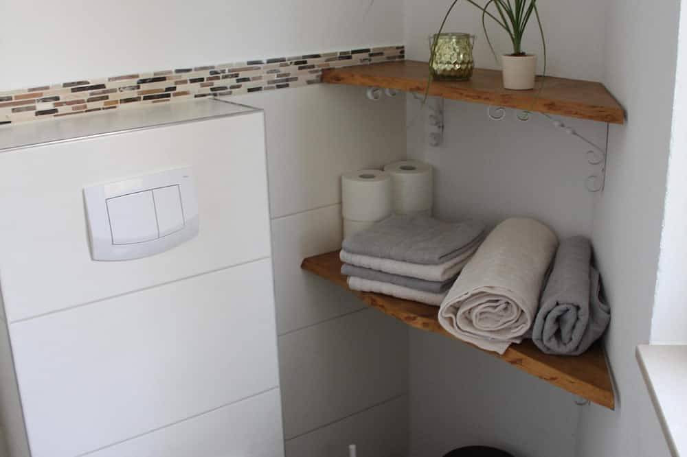 Ganze Wohnung, Fehrienwohnung am Bardili-Berg in Bad Urach, Albsteig Etappe 9