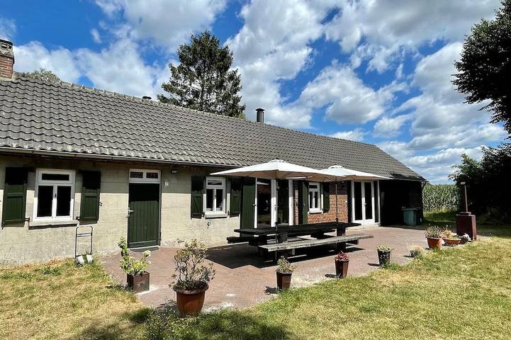 Agriturismo für 16 Personen, mit Garten in Stramproy