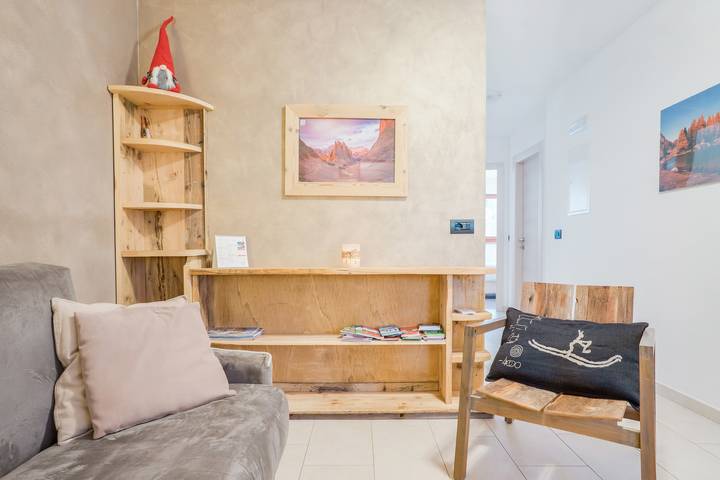 Appartamento intero, Appartamento di charme "Il Mondo di Patty 3" con vista sulle montagne, Wi-Fi e giardino in Pozza di Fassa, San Giovanni di Fassa