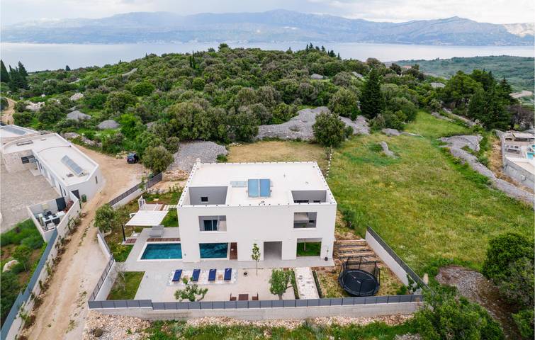Encantador apartamento con piscina, terraza y wifi - A 2,5 km de la playa in Škrip, Brac