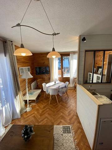 Gîte pour 6 personnes, avec vue et terrasse, animaux acceptés à Montclar