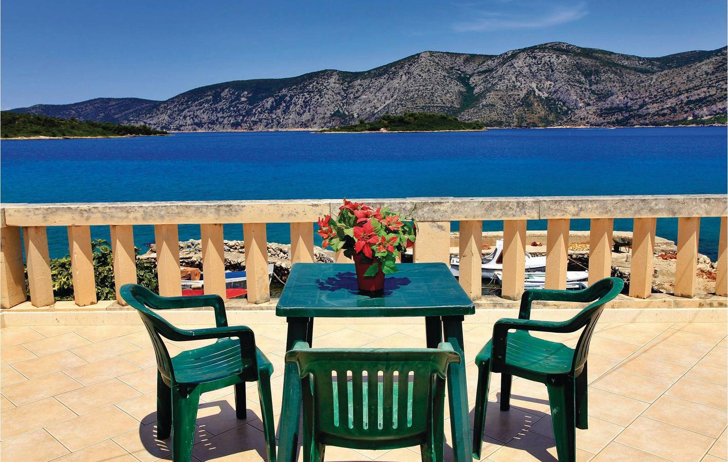 Charmant appartement met 2 slaapkamers en terras, vlak bij het strand en voorzieningen in Kneza, Korcula