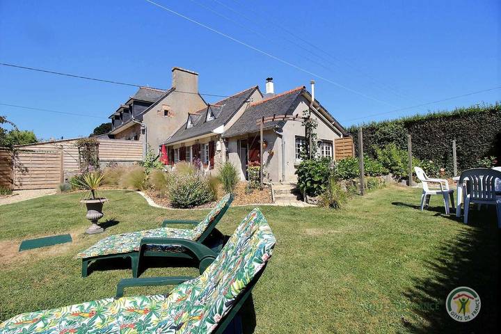 Gîte pour 2 personnes, avec Terrasse ainsi que Jardin et Vue dans L Armor