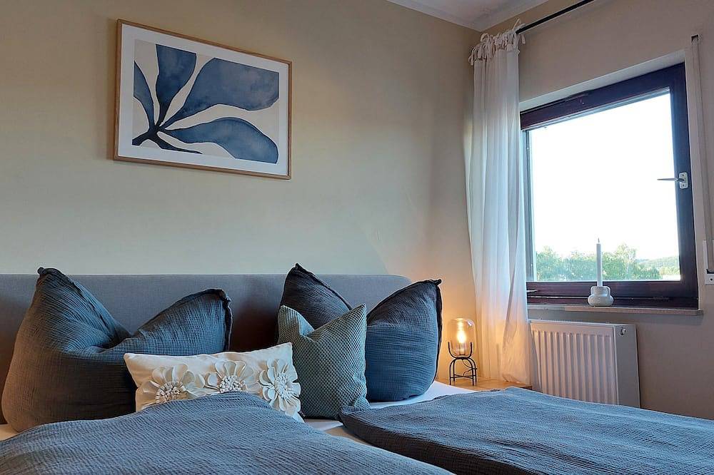 Ganze Wohnung, Sonnendurchflutete, familienfreundliche Ferienwohnung mit Balkon & großer Küche in Bad Camberg, Landkreis Limburg-Weilburg