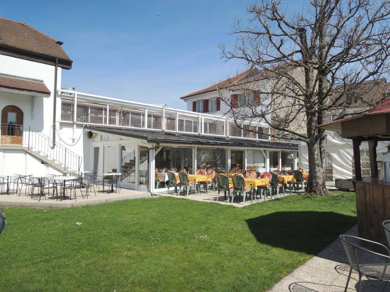 Hôtel du Port - Free Parking - Breakfast included in Estavayer, Lake Neuchâtel
