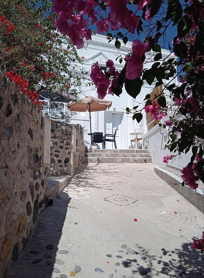 Ferienhaus für 2 Personen, mit Pool und Ausblick sowie Terrasse, mit Haustier auf Santorin