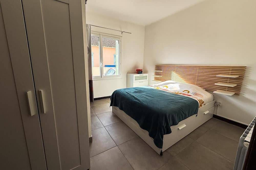 Villa Keromate, air-conditioned villa with natural pool. in Entraigues-sur-la-Sorgue, Vaucluse