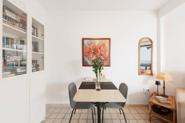 Entire apartment, Comfortable Valdecantos Apartment with Sea View, Wi-Fi and Air Conditioning in Marbella Centre, Marbella