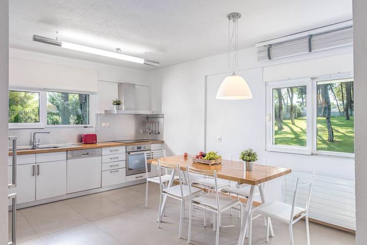 Ferienhaus für 12 Personen, mit Balkon und Whirlpool sowie Terrasse und Pool in Chalkidiki - 4