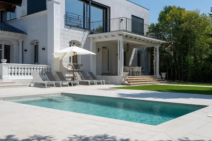 Chalet para 8 personas, con balcón además de piscina y jardín - 1