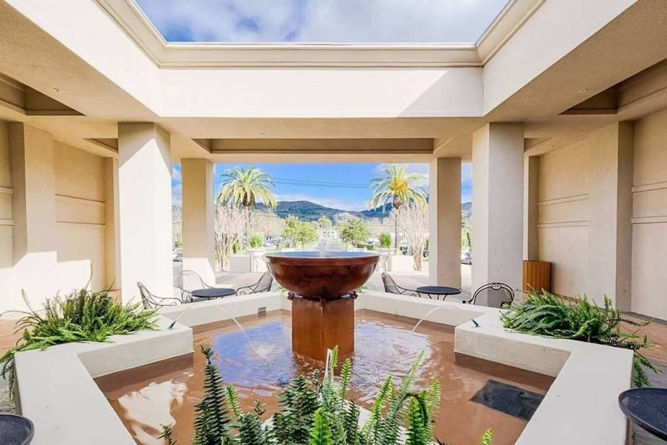 Entire apartment, 2Br near Wineries  Golf Course View  Parking in Napa Valley