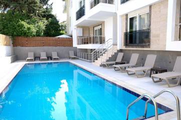 Location de vacances pour 2 personnes, avec piscine ainsi que vue et jardin, adapté aux familles à Antalya