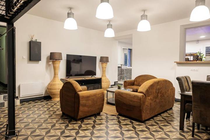 Gîte pour 4 personnes, avec jardin ainsi que piscine et jacuzzi, adapté aux familles à Gignac-la-Nerthe - 2