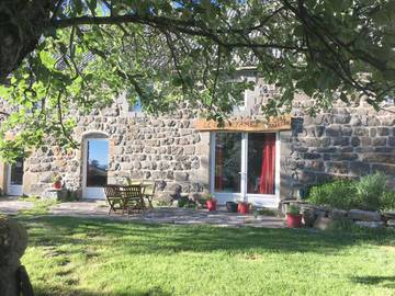 Chambre d’hôte pour 2 personnes, avec jardin à Lachamp-Raphaël