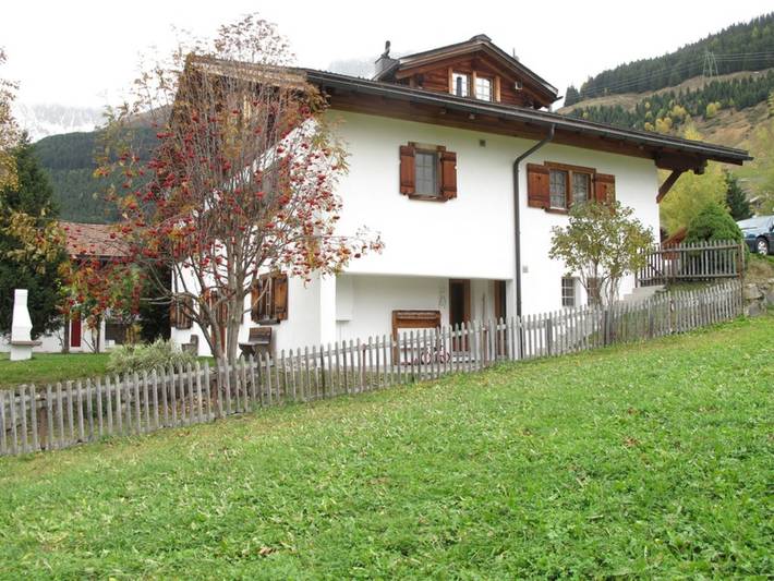 Ferienwohnung für 5 Personen, mit Balkon und Garten in Surselva