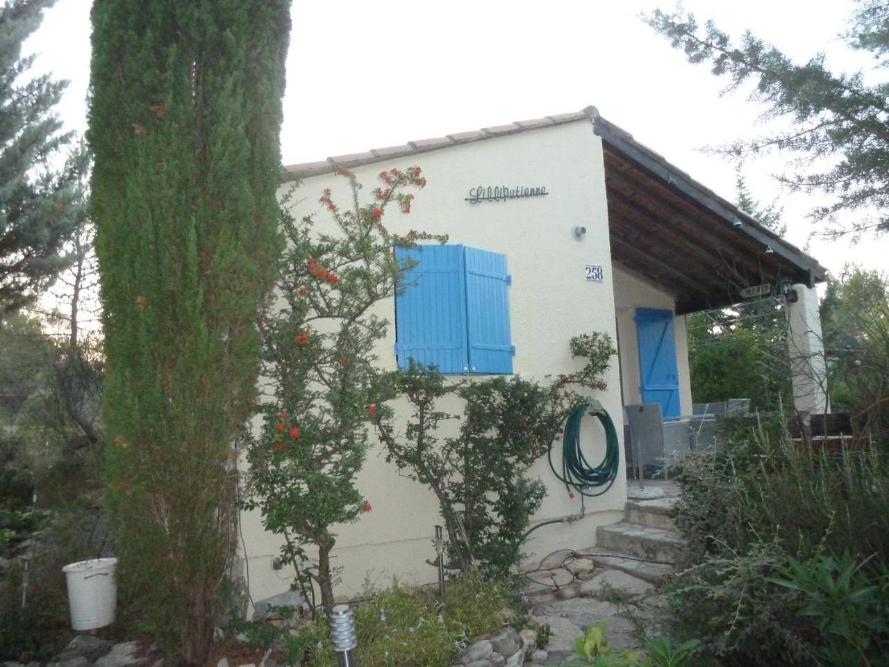 Parc le Duc, Lilliputienne 258 in Vacquières, Côte méditerranéenne (France)