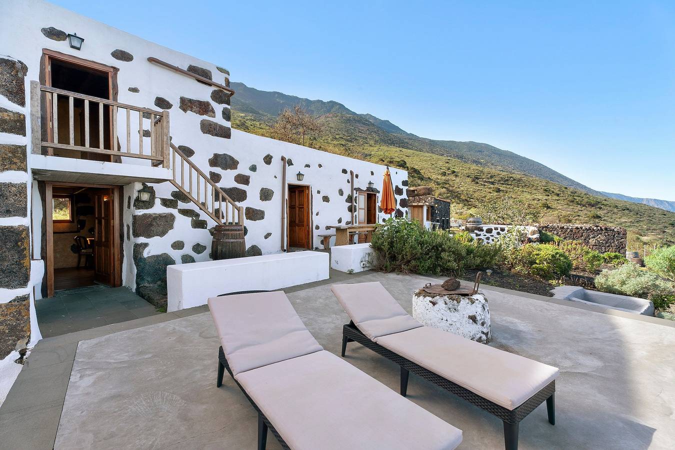 Ferienhaus 'El Lagar' mit Meerblick, Gemeinschaftsterrasse und Wlan in Las Toscas, Frontera