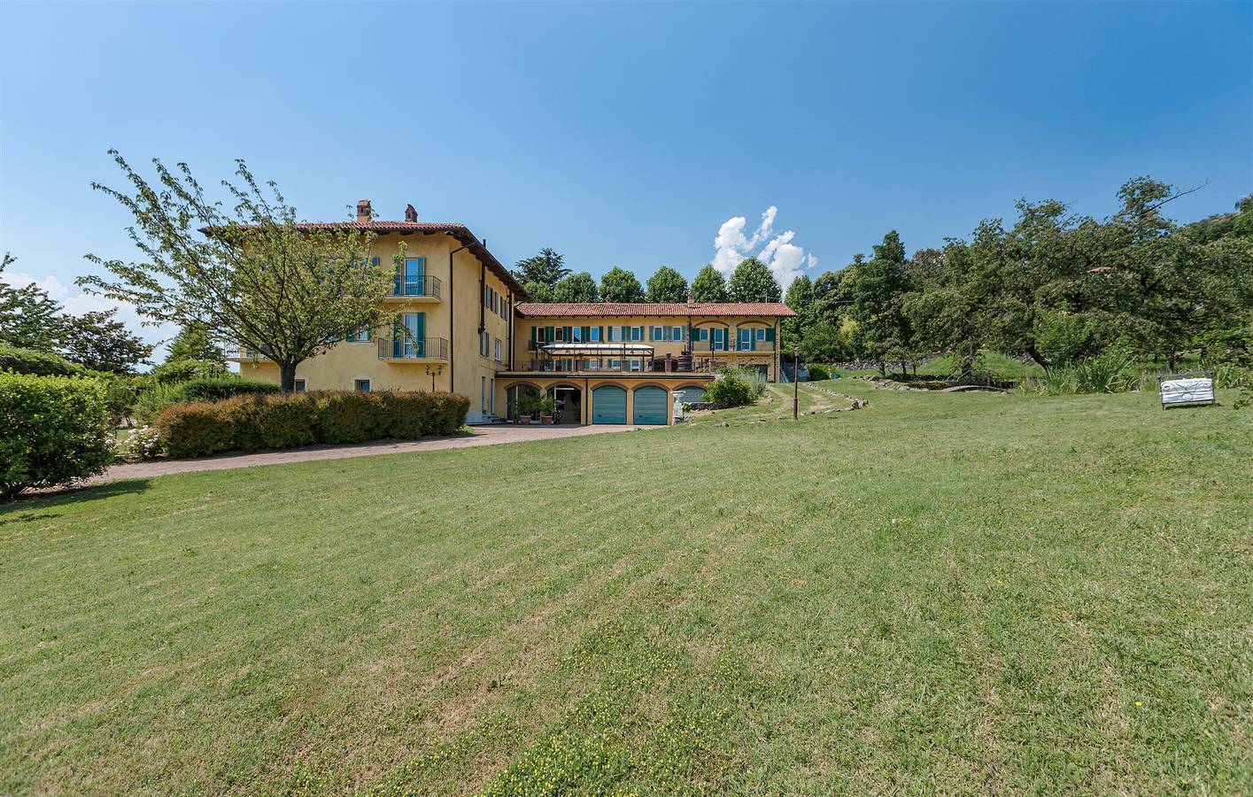 Accogliente appartamento con terrazza, parcheggio e internet - 1.5km dal centro di Bollengo in Bollengo, Canavese