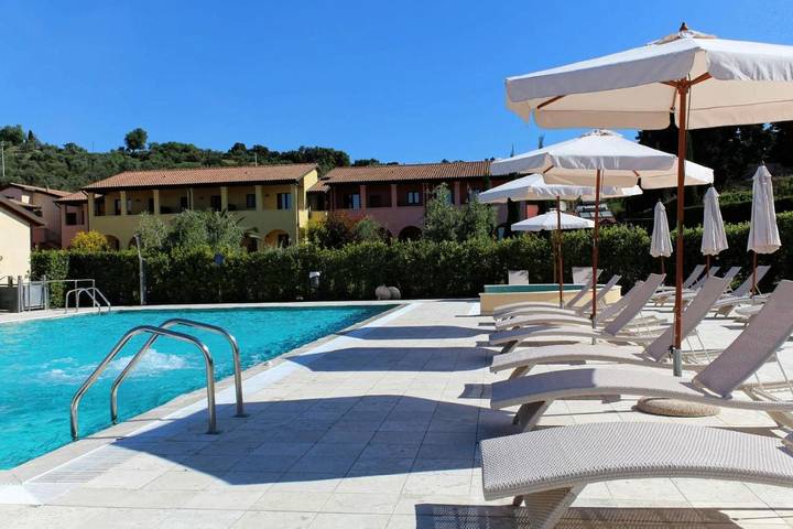 Ferienhaus für 2 Personen, mit Terrasse und Garten sowie Kinderpool und Pool in Venturina