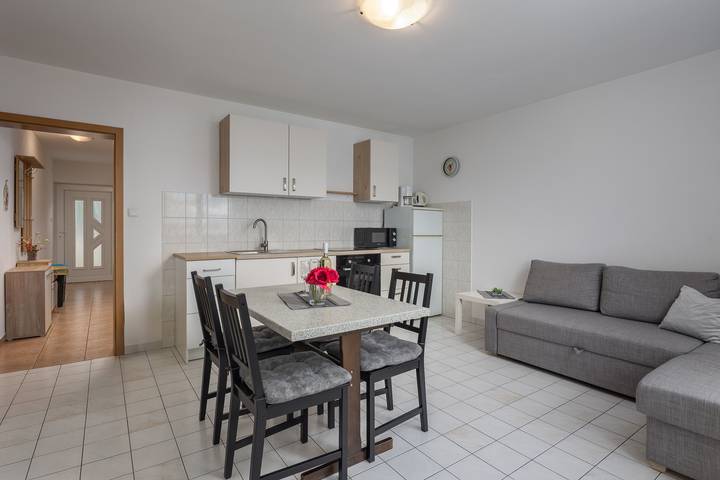 Ferienwohnung für 3 Personen, mit Balkon und Meerblick in Dramalj - 4