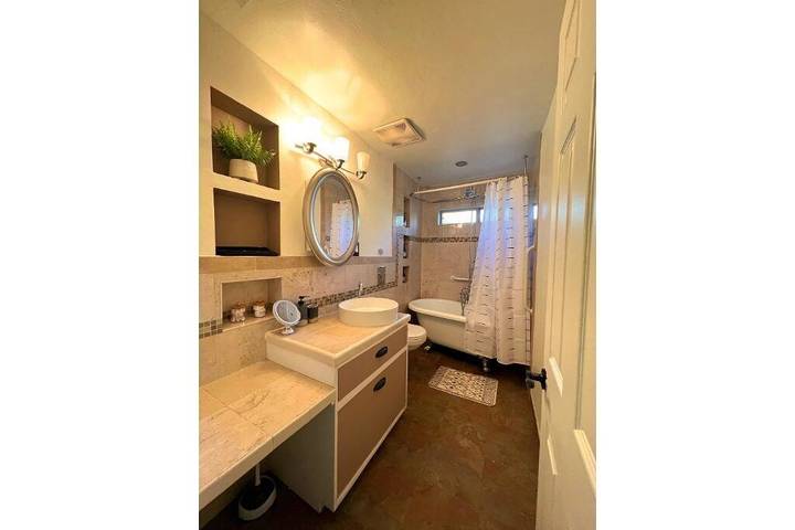 Vacation rental for 12 people, with yard and hot tub in Tanque Verde