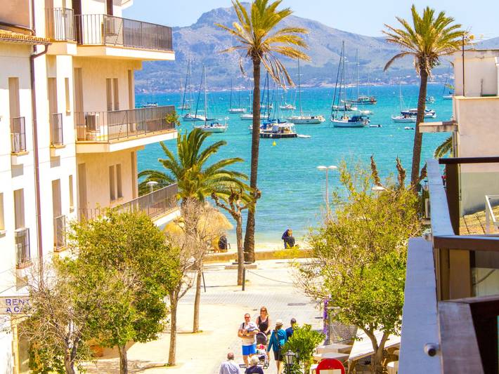Ganze Ferienwohnung, Hochwertige Wohnung 40 Meter vom Strand entfernt in Port de Pollença, Pollença
