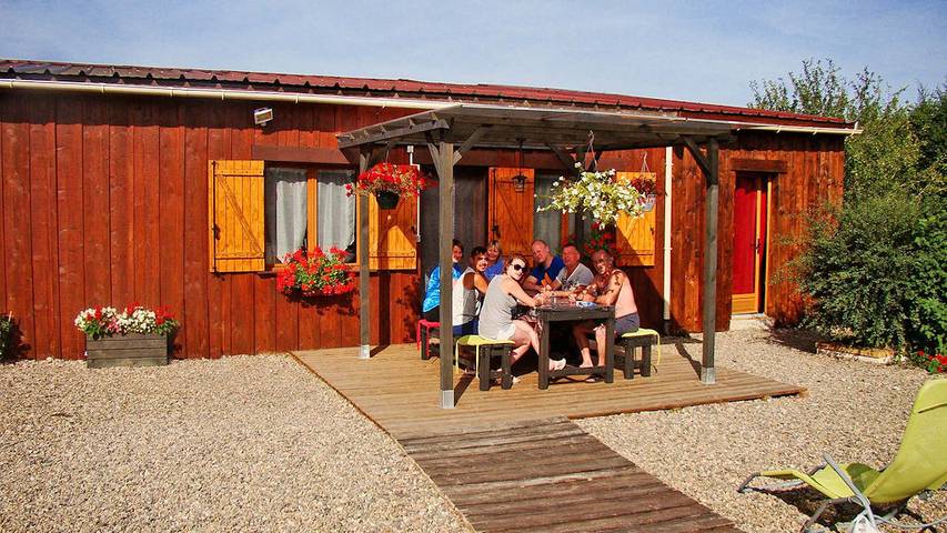 Gîte pour 6 personnes, avec terrasse ainsi que jardin et piscine dans Allier - 2