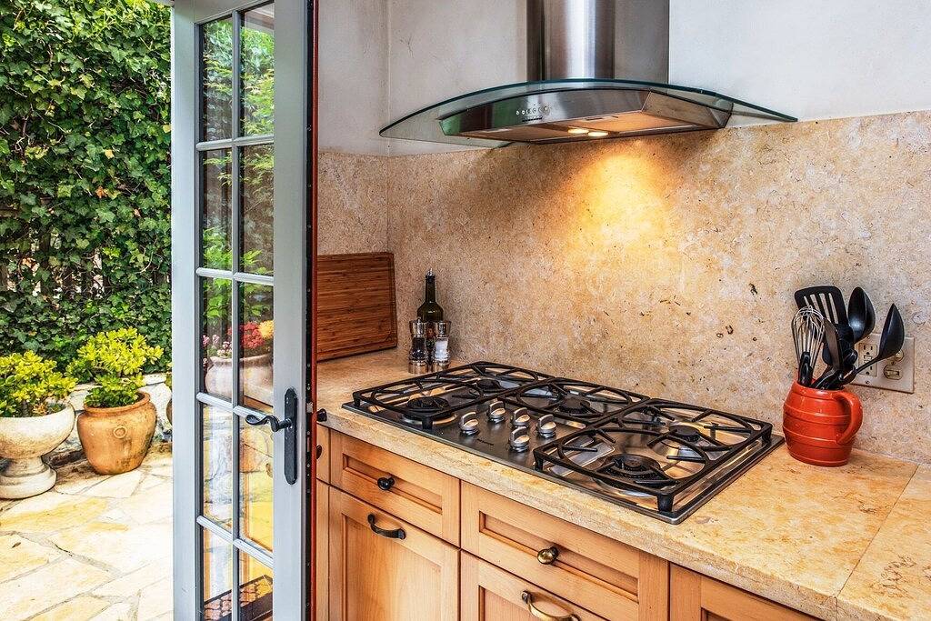 3770 Stone's Throw - Neue Ferienwohnung! Gehen Sie zum Meer und in die Stadt! in Monterey County