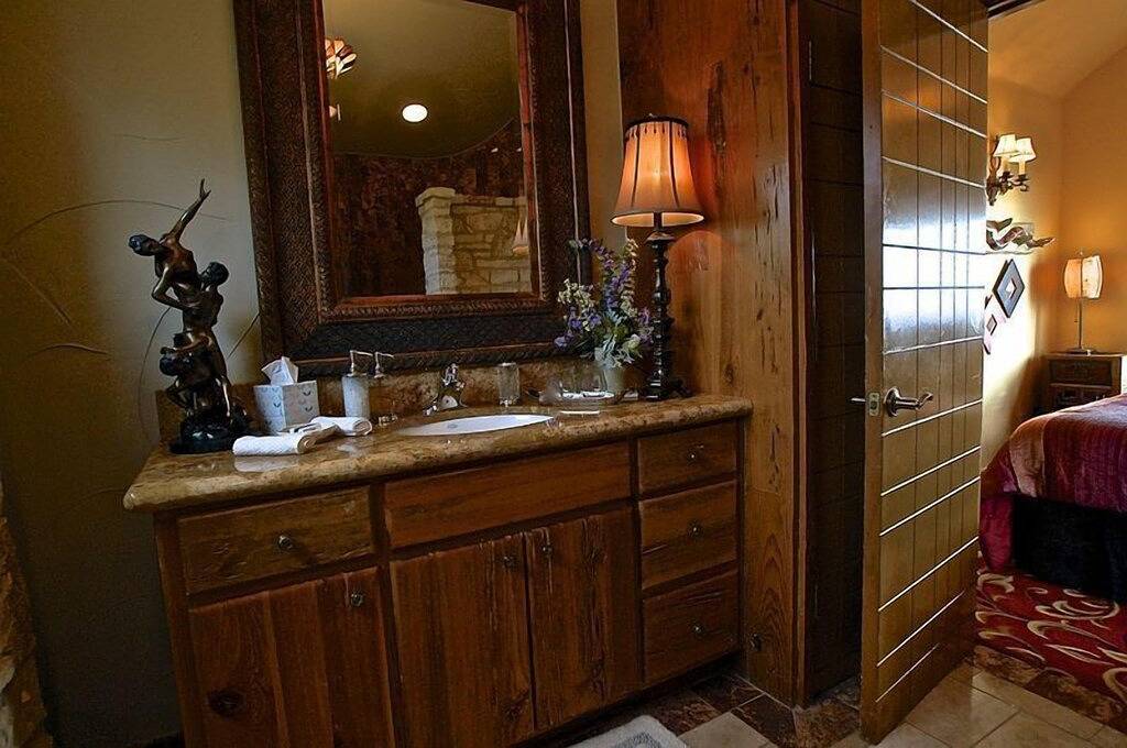 Ganze Wohnung, Romantisches Schloss / winehouse ~ Hoch über Lake Travis! in Lake Travis