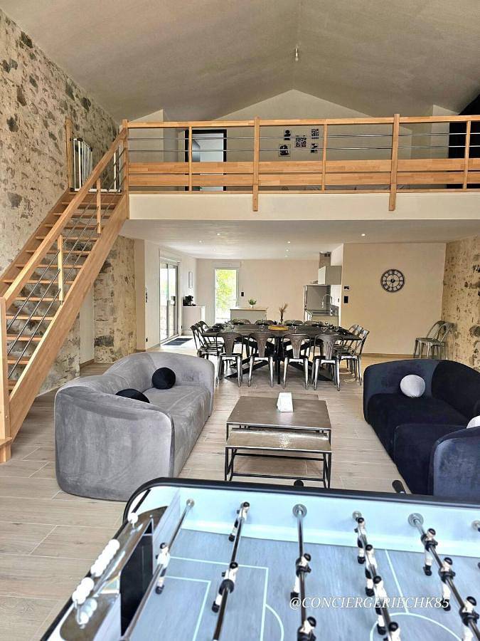 Location de vacances pour 14 personnes, avec vue et jardin, adapté aux familles à Les Châtelliers-Châteaumur - 3