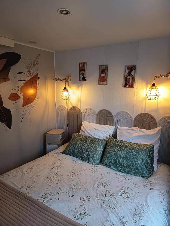 Camping pour 5 personnes, avec Terrasse et Jardin ainsi que Piscine et Sauna à Quimper