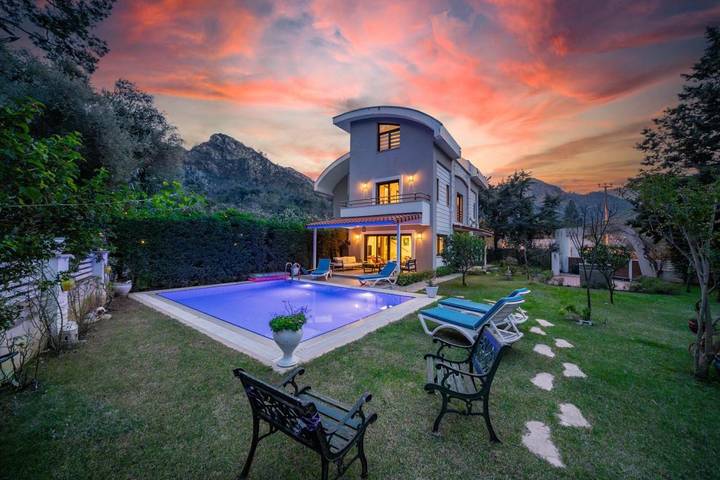 Chalet para 10 personas, con piscina además de vistas y terraza - 1